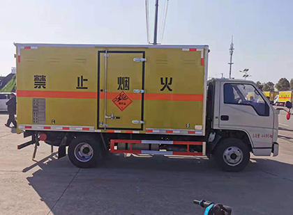 颍州爆破器材运输车技术升级与安全合规新趋势